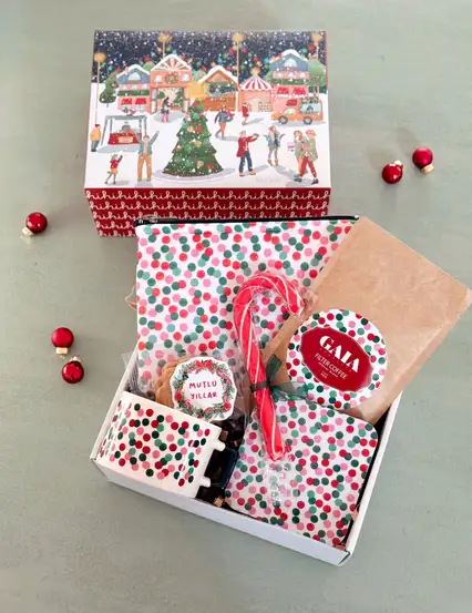 Konfetili Mutlu Eden Yılbaşı Hediye Kutusu