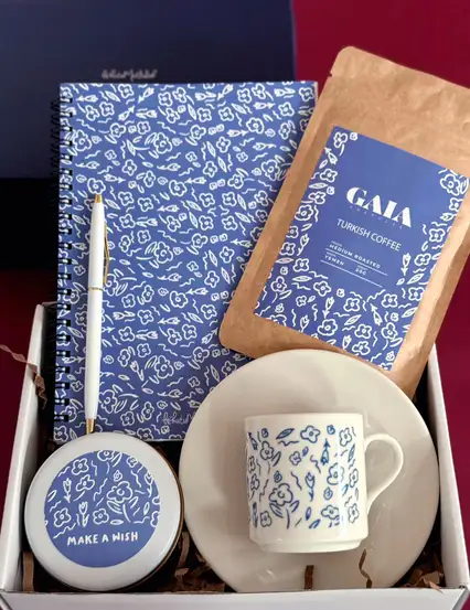 Feel Çiçekli Kadın Hediyeleri Kutusu