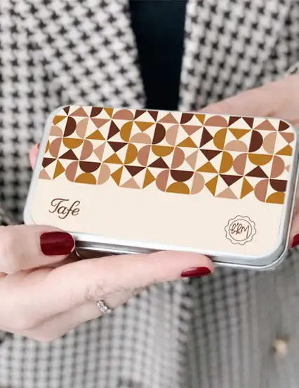 Tafe - Geometric Metal Kutulu Çikolata Kaplı Fıstıklı Lokum 110gr