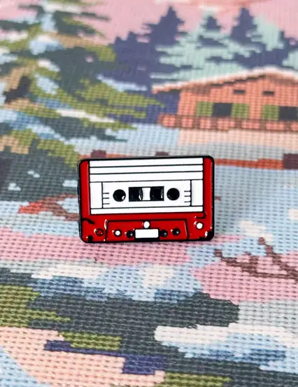 Kırmızı Kaset Rozet