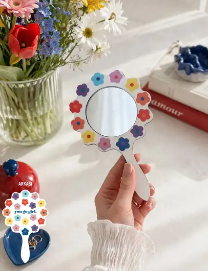 Rengarenk Papatyalar El Aynası