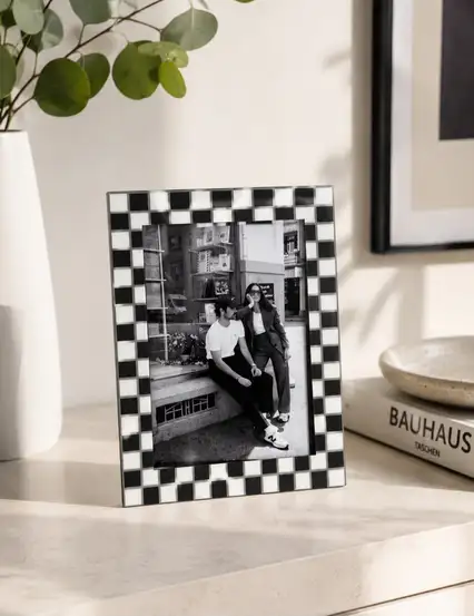 Siyah Beyaz Damalı Renkli Dekoratif Çerçeve Ve Kişiye Özel Fotoğraf Baskı
