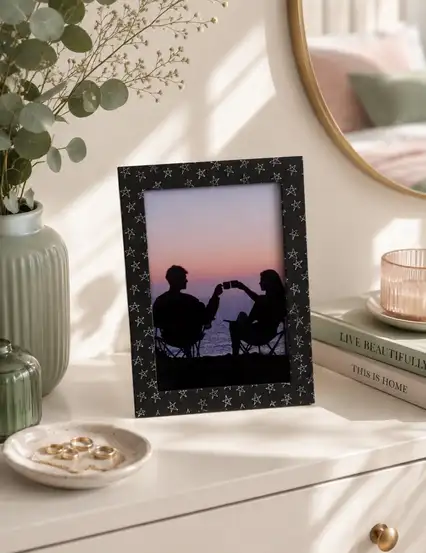 Yıldızlı Renkli Dekoratif Çerçeve Ve Kişiye Özel Fotoğraf Baskısı