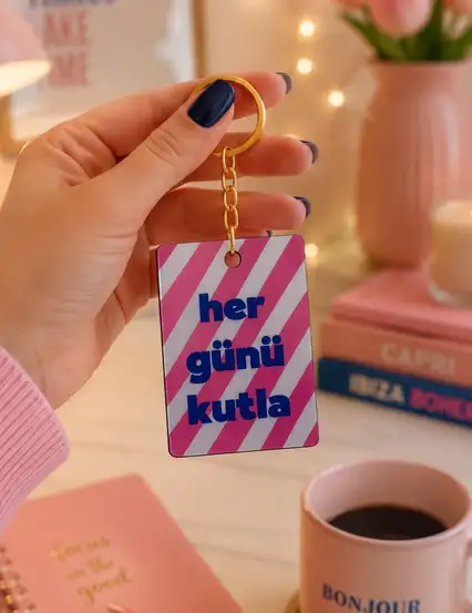 Her Günü Kutla Hediyelik Anahtarlık