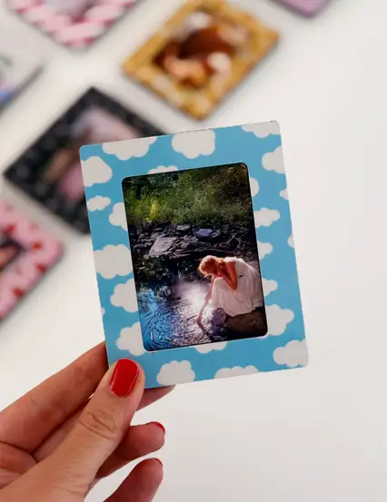 Bulutlu Magnet Çerçeve Ve Kişiye Özel 4'lü Mini Fotoğraf Baskısı 6x9 cm