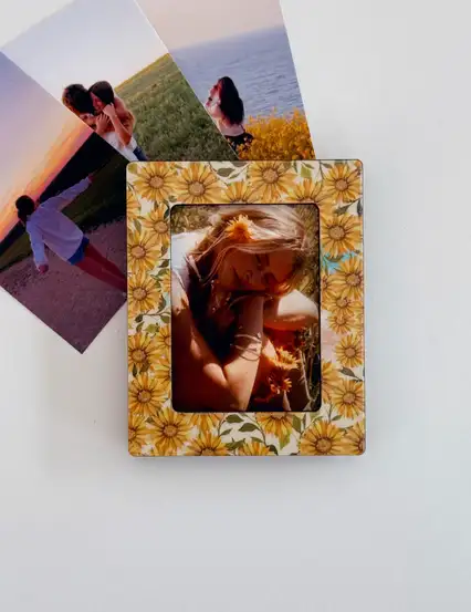 Ayçiçekli Magnet Çerçeve Ve Kişiye Özel 4'lü Mini Fotoğraf Baskısı 6x9 cm