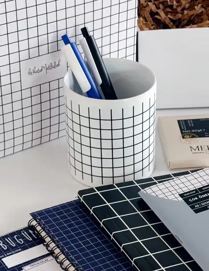Minimal Kareli Masaüstü Kalemlik