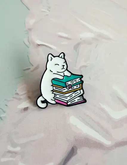 Kitap Kurdu Beyaz Kedi Rozet