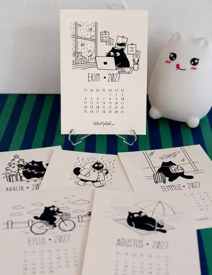 2027 Takvimi Sevimli Kara Kedi Masa Takvimi