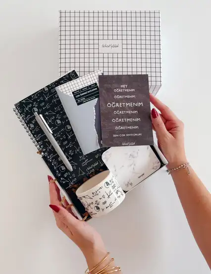 Matematik Öğretmenine Özel Kupa ve Defter Hediye Kutusu Seti