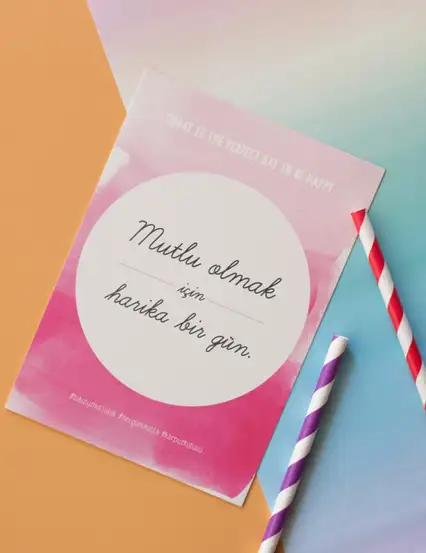 Mutlu Olmak İçin Harika Bir Gün Motto Kartı (Pembe) Kartpostal