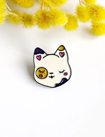 Sarı Gözlü Beyaz Kedi Rozet