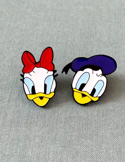 Donald Duck Ve Daisy Sevgili Rozet