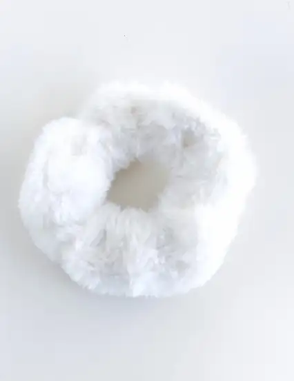 Toka- Beyaz Peluş Lastik Toka