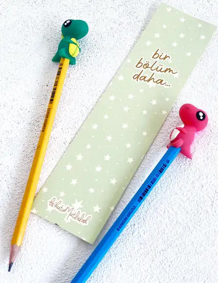 Silikon Başlıklı Kurşun Kalem Ve Bi Bölüm Daha Ayraç Motto Kartı