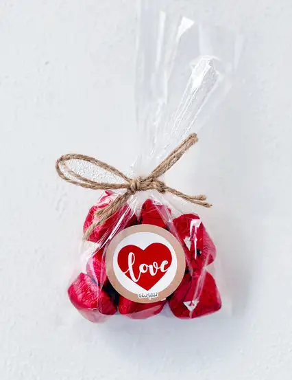 Love Kırmızı Kalpler Melodi Çikolata Hediye Paketi