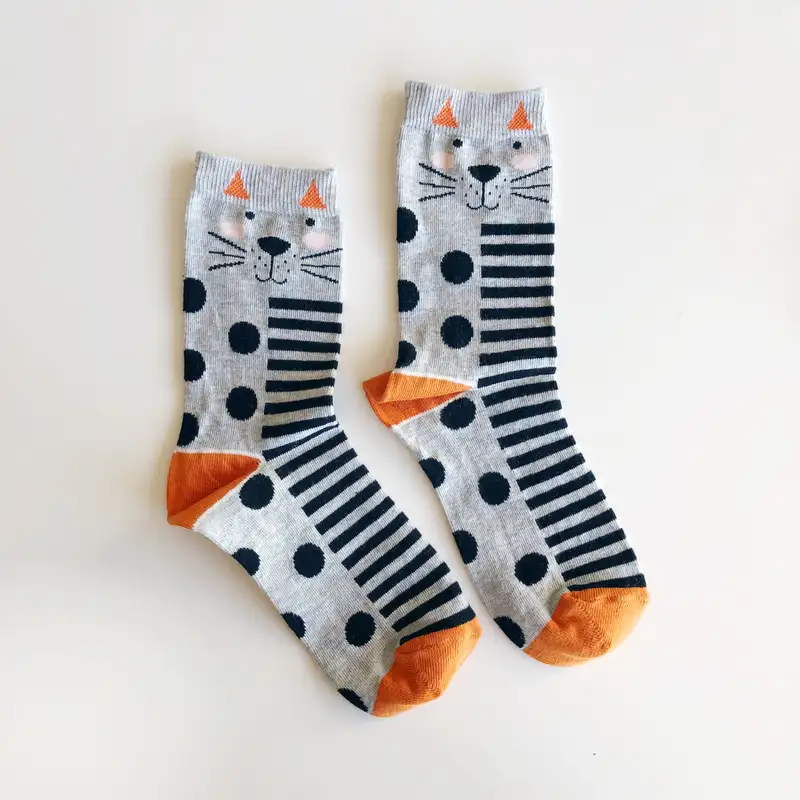 Çorap N054 Sonbahar serisi - Puantiyeli Çizgili Gri Mutlu Kedi Çorap
