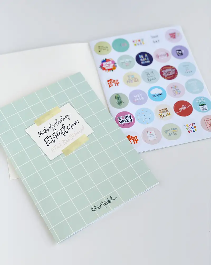 Mutlu Bir Başlangıç Etiket Kitabı - Sticker Book