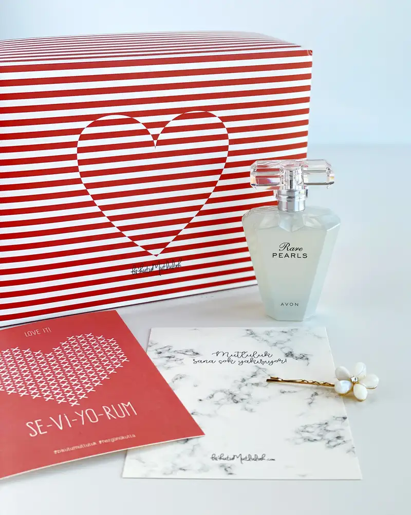 Güzel bi kutu Avon hediye kutu seti n035- Kırmızı Aşk