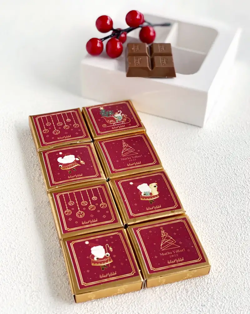 Yılbaşı Hediyesi Antep Fıstıklı Gold Mutlu Yıllar Melodi Çikolata Hediye Kutusu (8'li)