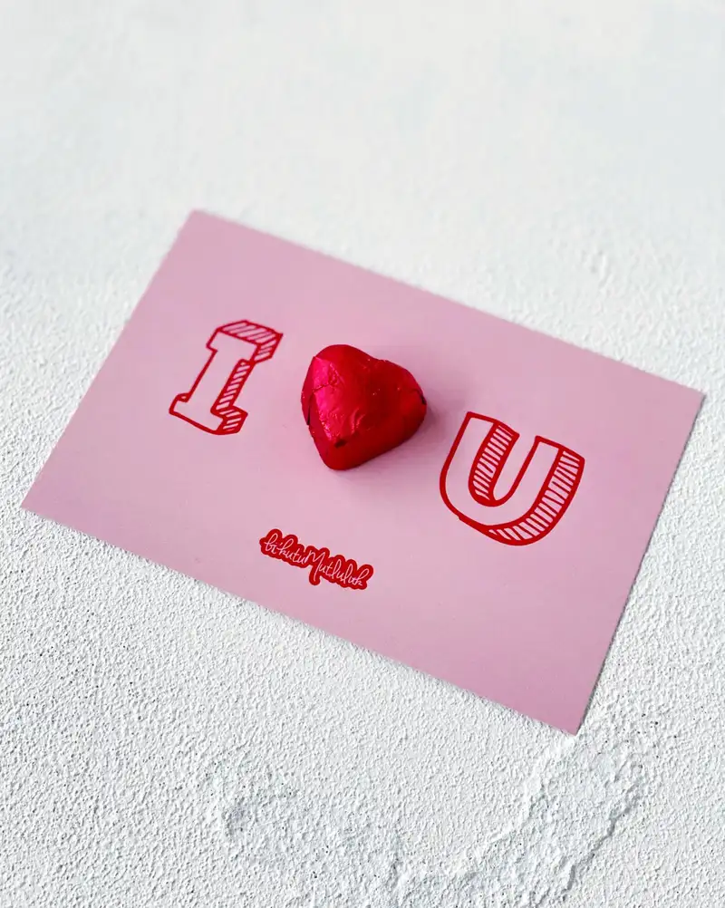 Kalpli Melodi Çikolata I Love You Motto Kartı Kartpostal